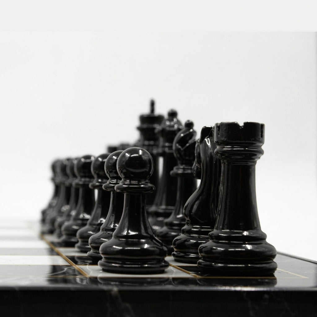 Tall chess set with metal pieces and marble‑look board – Chess atelier